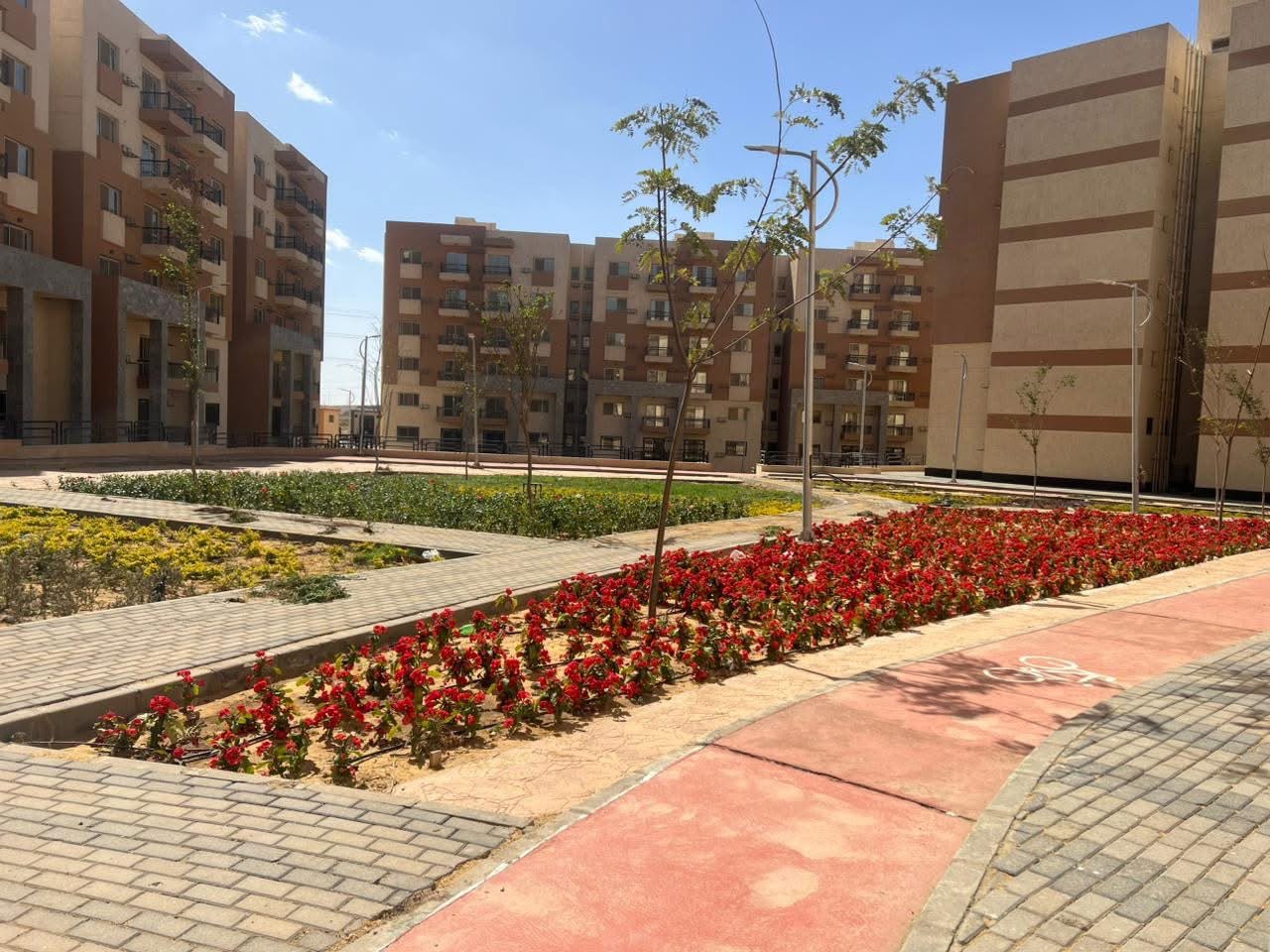حدائق وممرات داخل كمبوند حكايات